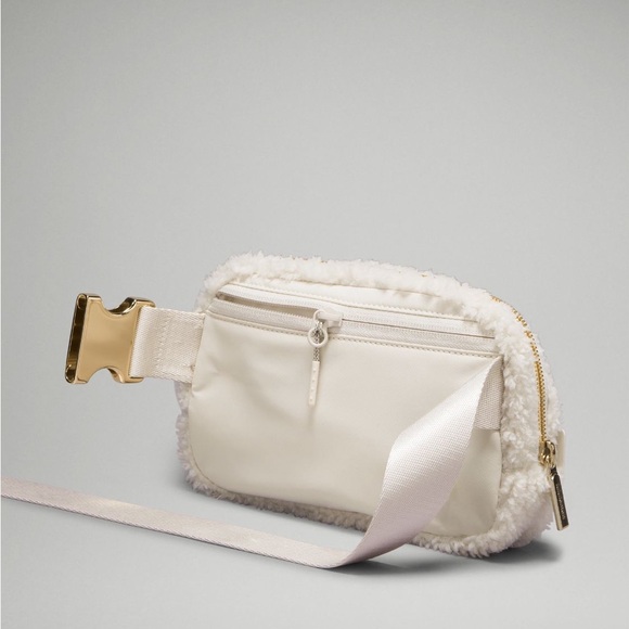 LULULEMON EVERYWHERE BELT BAG LARGE SIZE FLEECE WHITE AND GOLD COLOR NWT - Picture 4 of 5